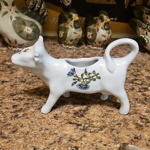 Cordon Bleu Versailles BIA Porcelain Ceramic Cow Creamer Frieda Collection